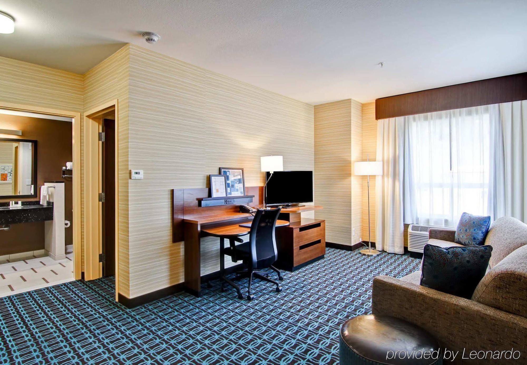 Fairfield Inn & Suites By Marriott Камлупс Экстерьер фото